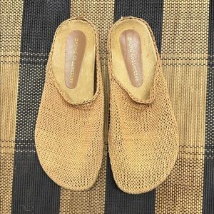 B.O.G. Collective Tan Knit Slippers Size 9